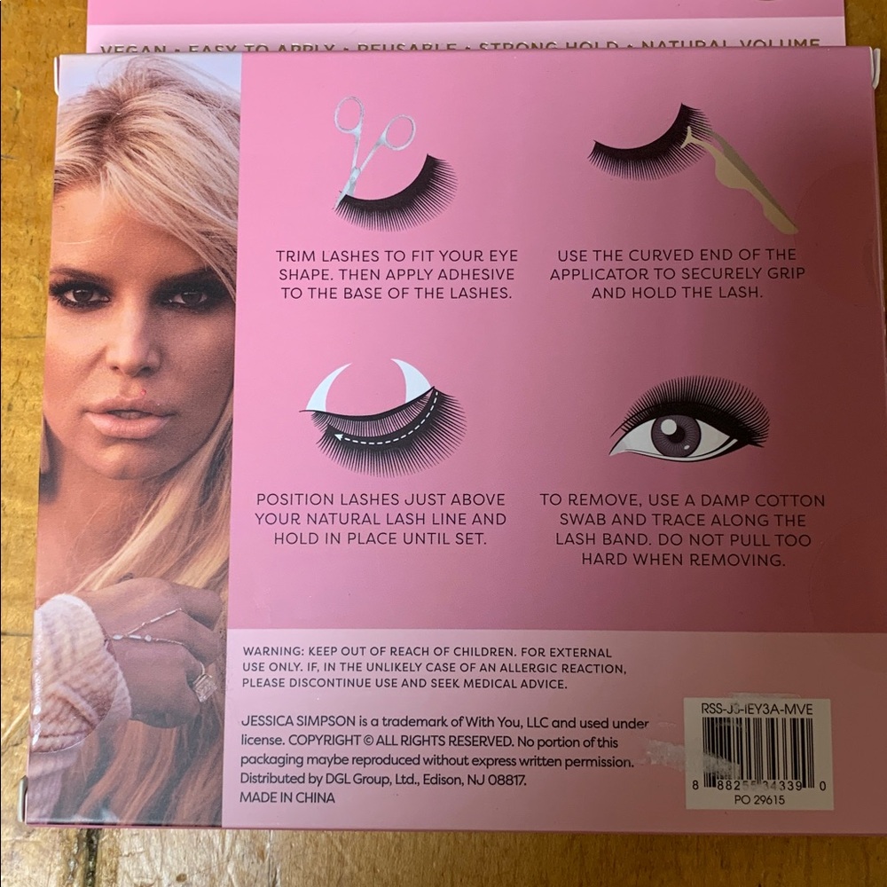 J Simpson 3 Eyelash Set with Applicator and Ardell Duo set w/ eyeliner glue - Picture 4 of 7